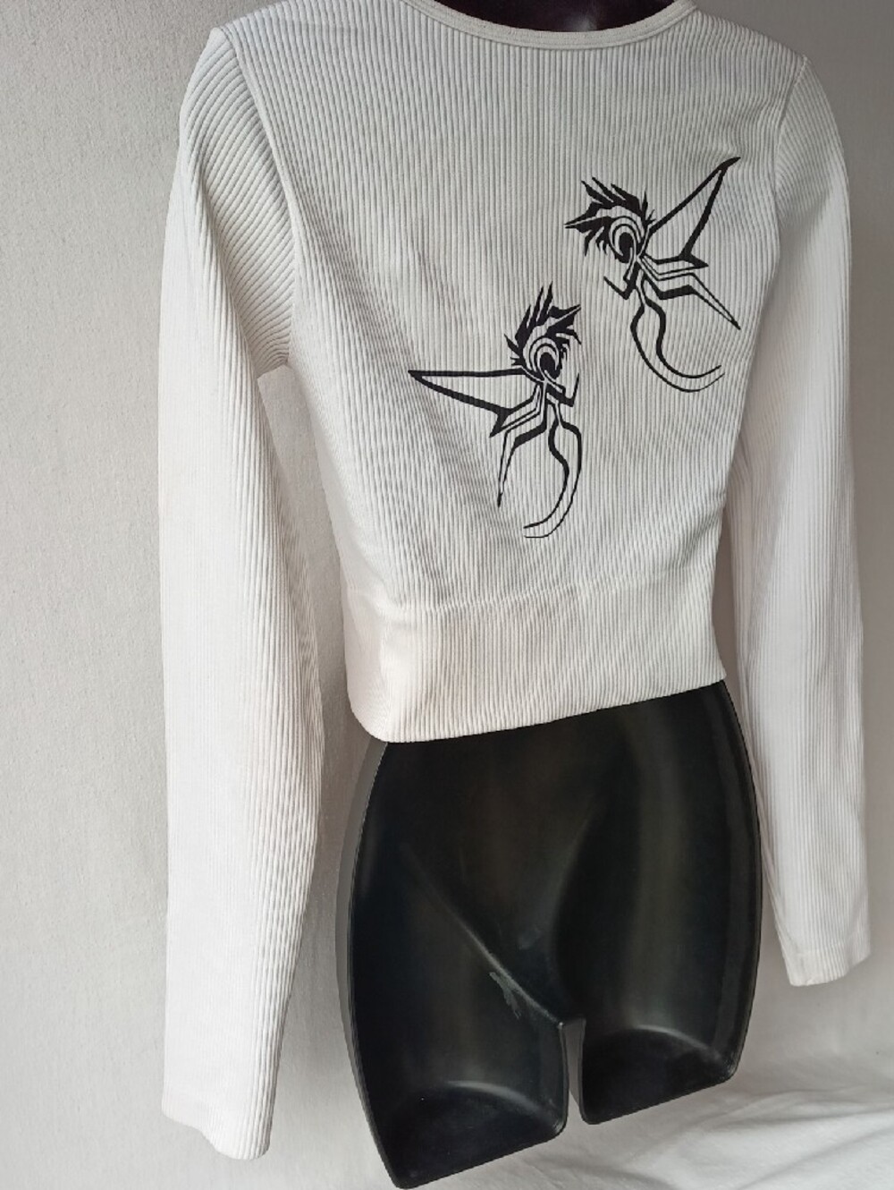 White Ribbed V-Notch Crop Top - Picture 8 of 10